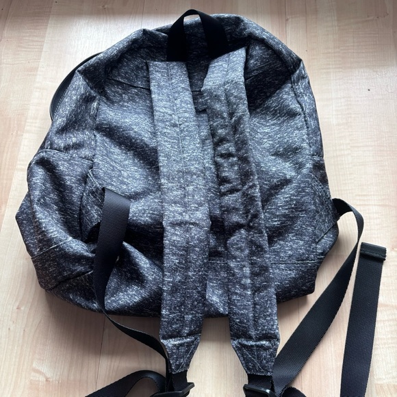 Victorias Secret PINK small Backpack New With pins still attached! - Picture 4 of 5